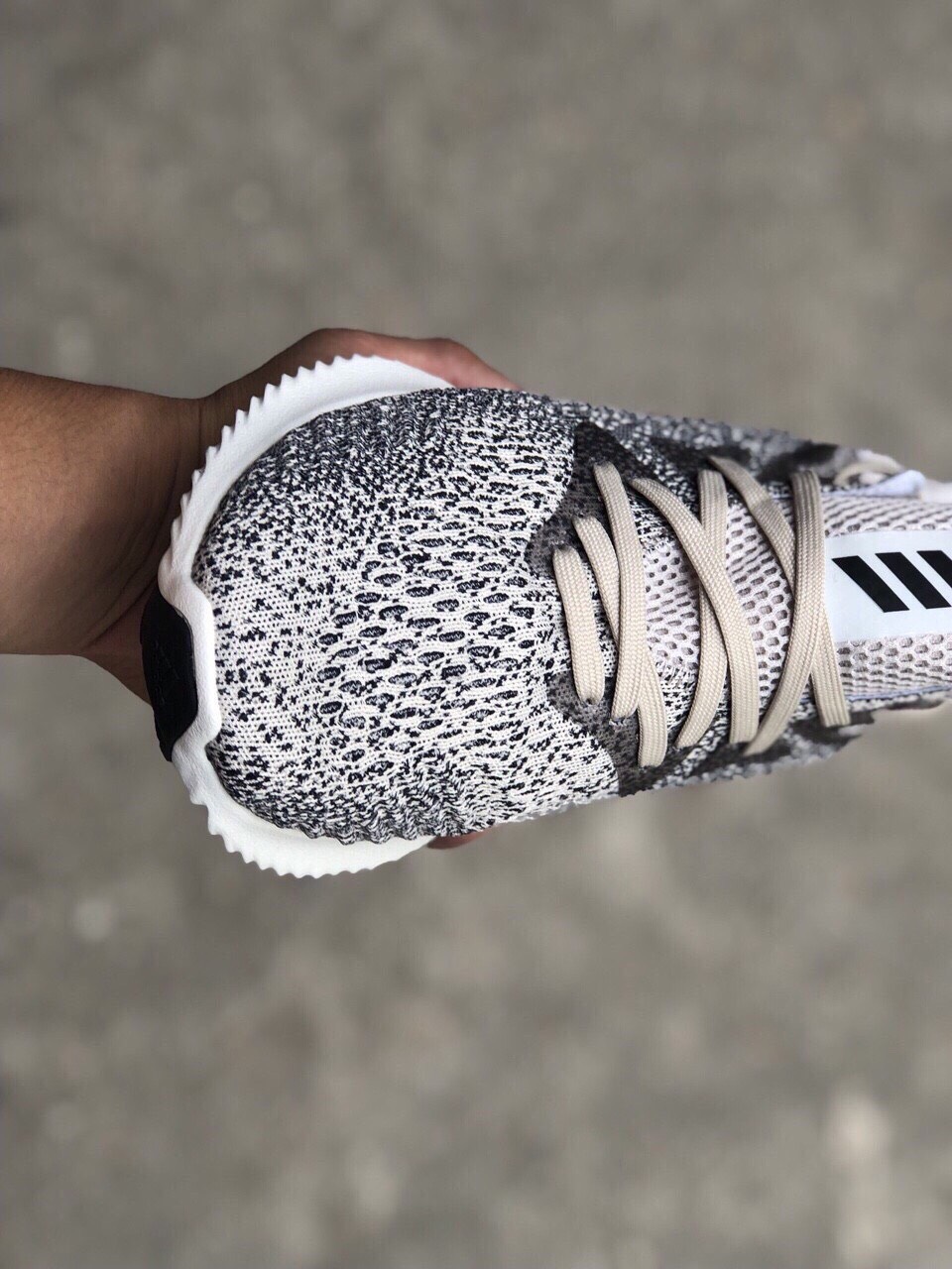 Giầy Thể Thao Nam Nữ Alphabounce
