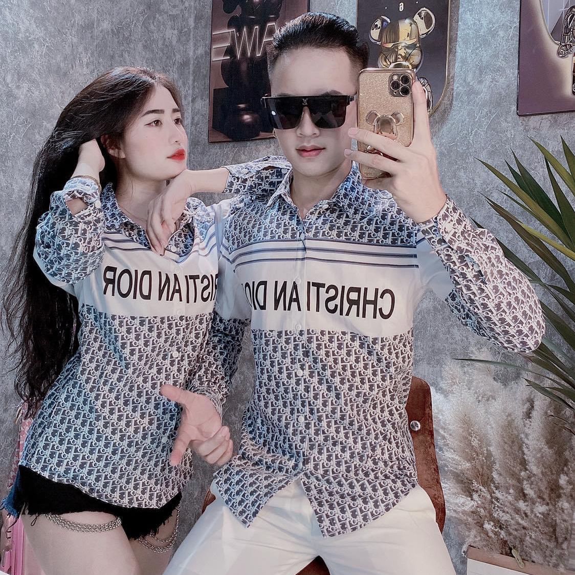 Áo sơ mi nam nữ tay dài vải lụa mềm mịn phối chữ phông cách trẻ trung mẫu mới
