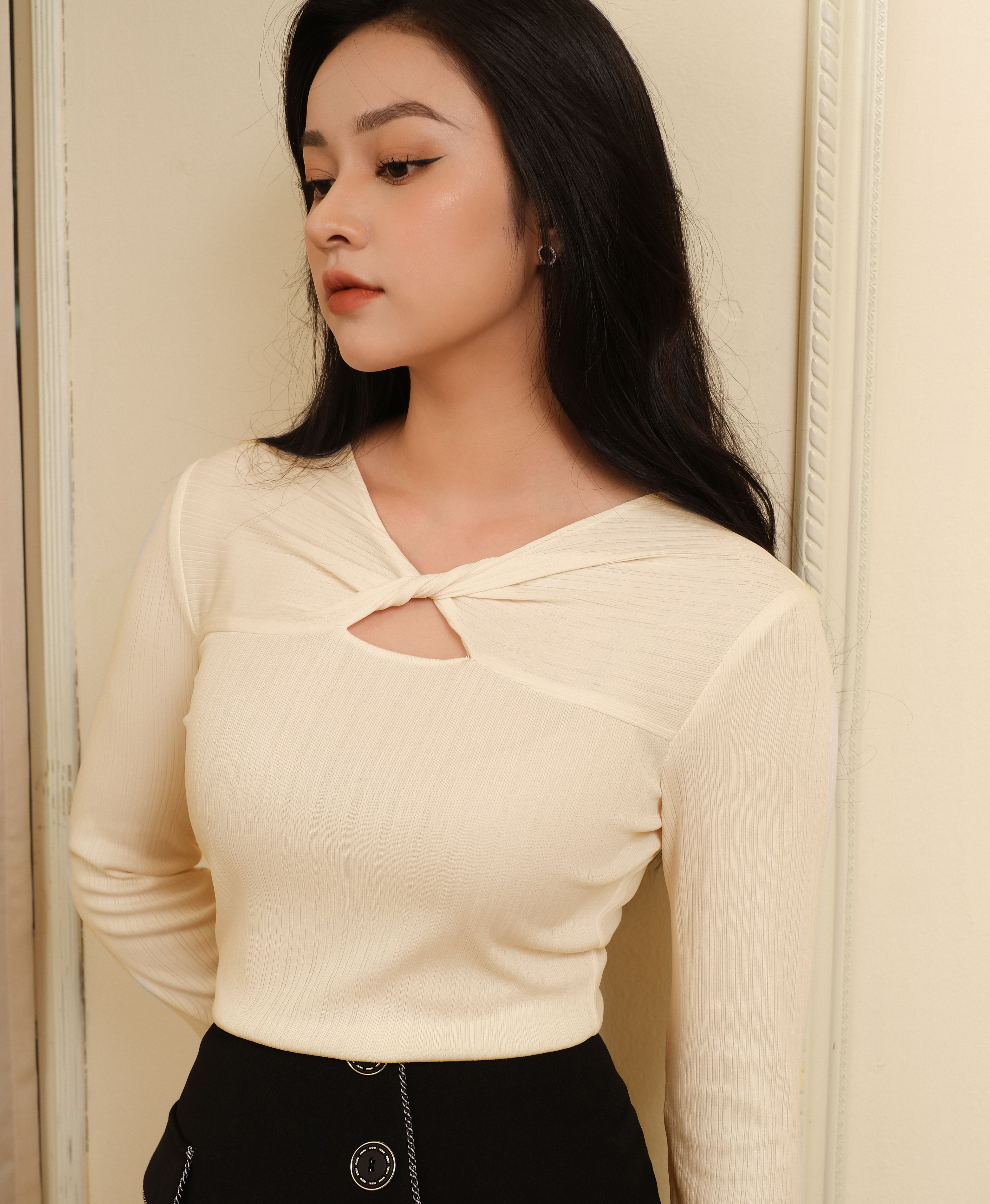 Maiimer - Áo thun cut out xoắn cổ Helen