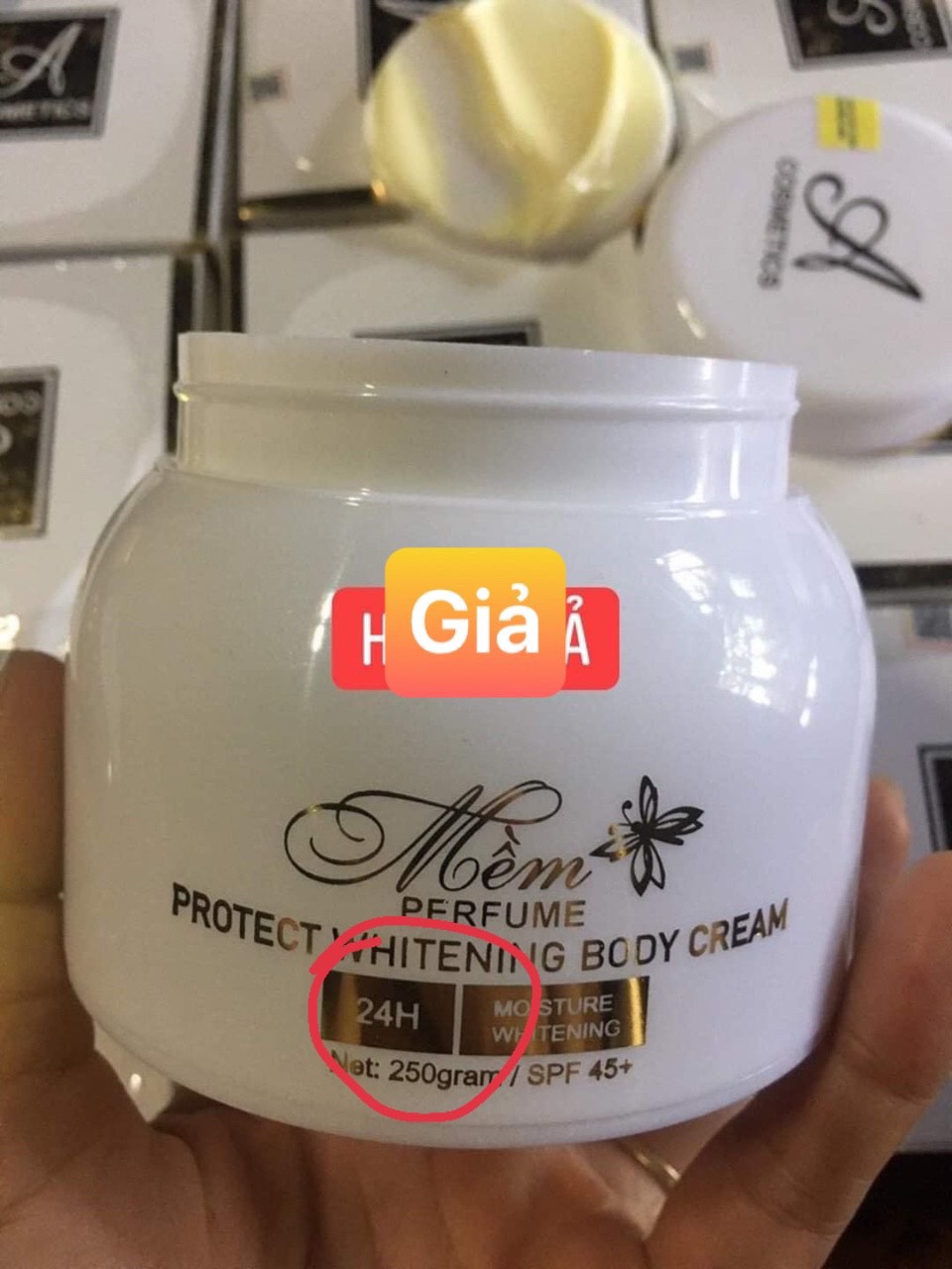 [HCM]KEM BODY MỀM NƯỚC HOA A-COSMETICS (HÀNG CHÍNH HÃNG CÔNG TY).