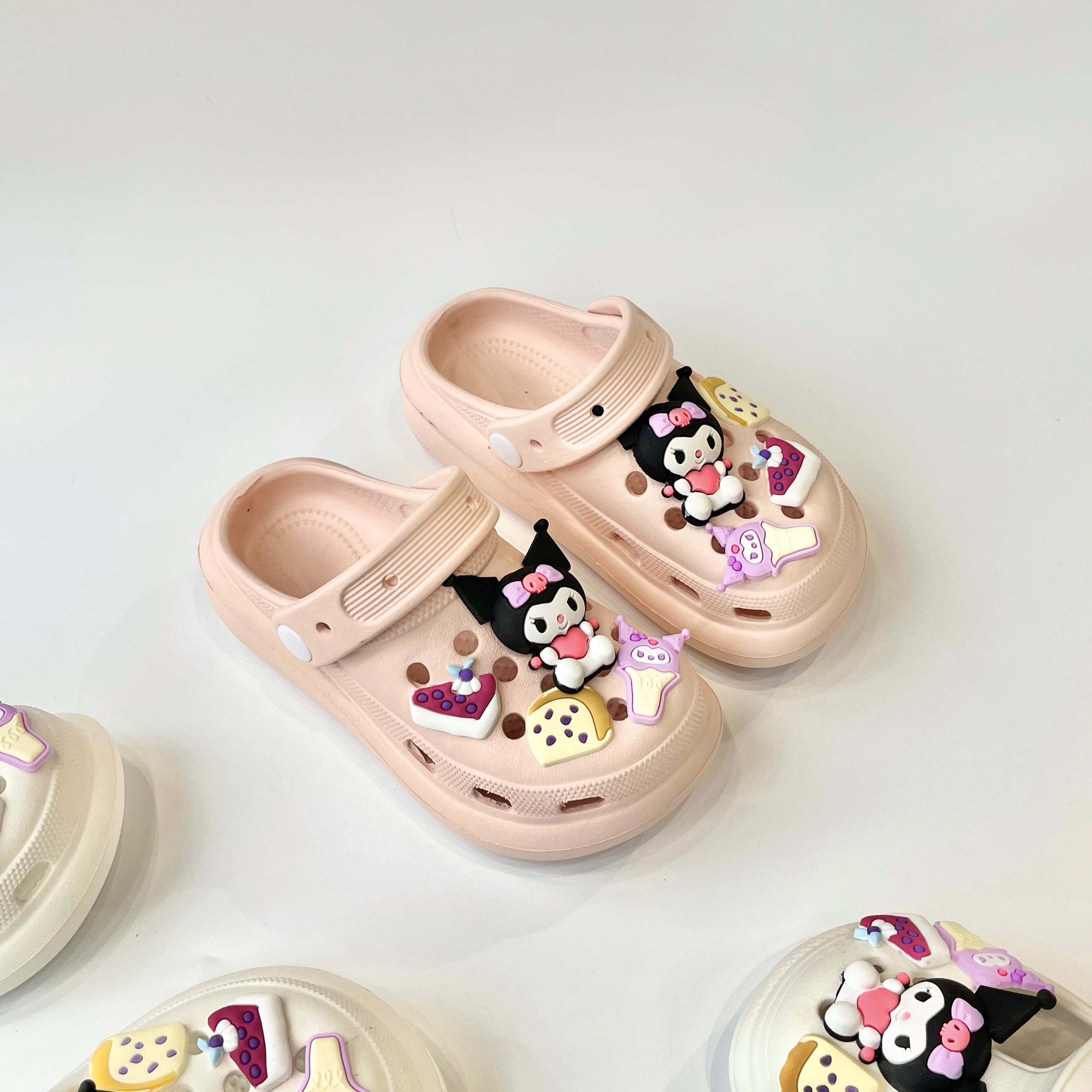 Sục cho bé- sục hở và sục kín cho bé gắn sticker kuromi siêu đáng yêu chất liệu nhựa eva êm mềm nhẹ chân cho bé gái