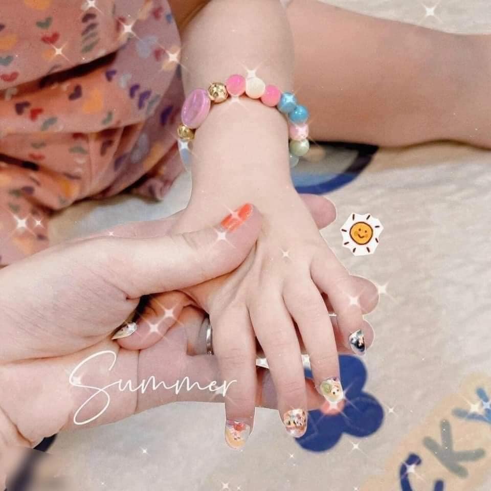 Vỉ Đồ Chơi Dán Móng Tay Làm Nail Cho Bé