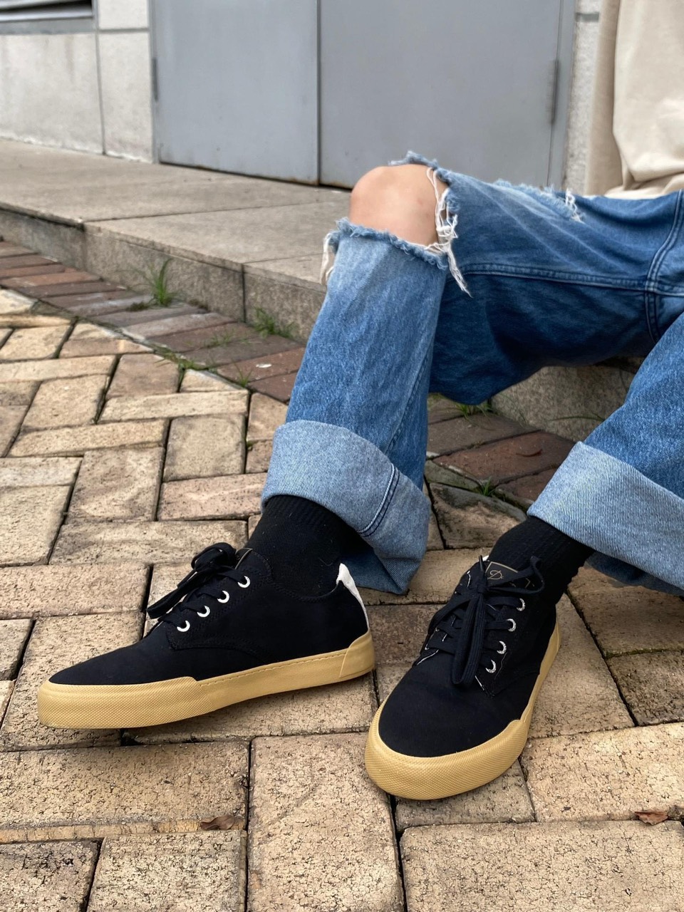 Giày Sneaker Vải Canvas Nam Nữ E22 Black Thanh Lịch Dincox