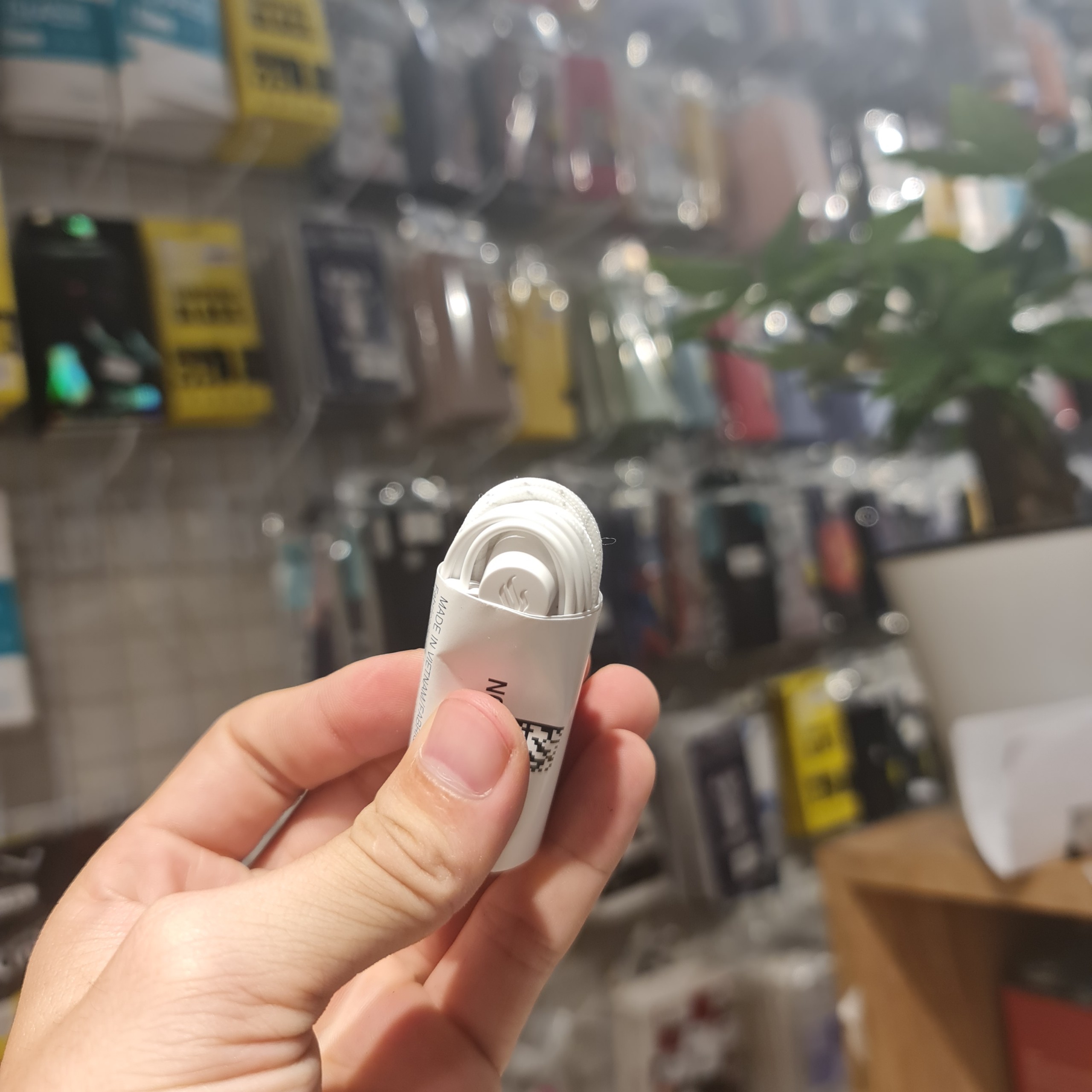 Sạc, Cáp , Tai nghe Vsmart Chính Hãng