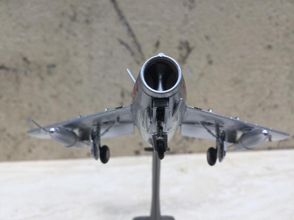 [HCM]Mô hình máy bay Tiêm kích MIG 15 - 1:72