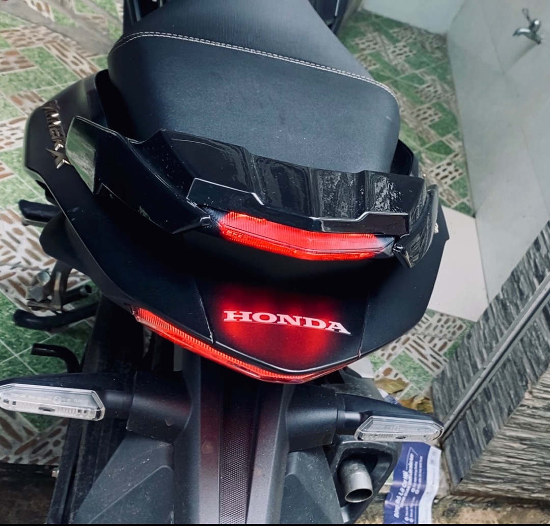 Cảng Sau Winner X/V3 2023 có đèn màu đen