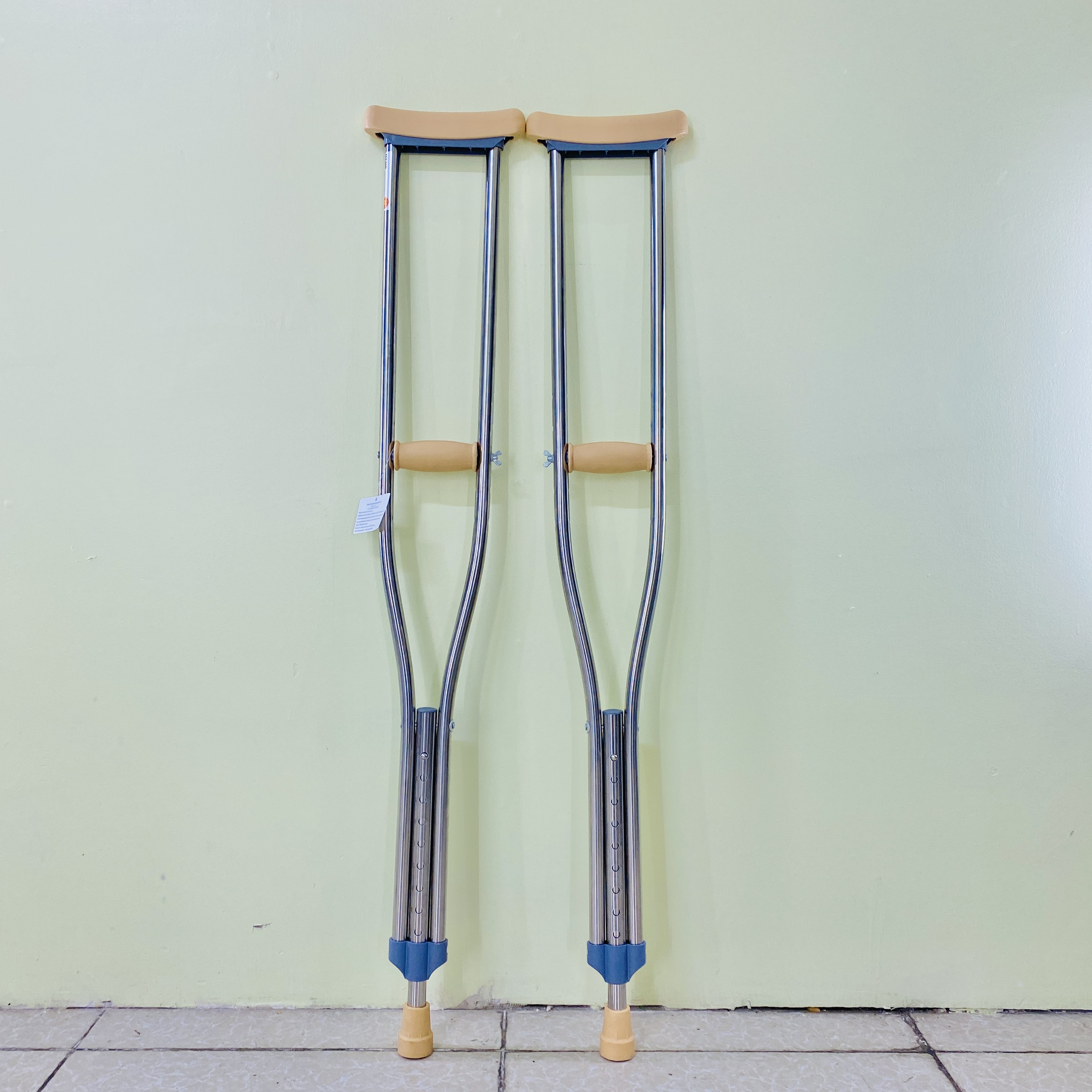 Nạng chống nách inox cứng cáp, chắc chắn - nạng inox lucass chắc chắn, có đệm cao su - hỗ trợ người khuyết tật, tập đi lại