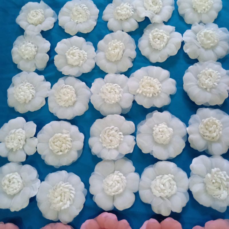Hoa Cài Áo Nhỏ Xinh