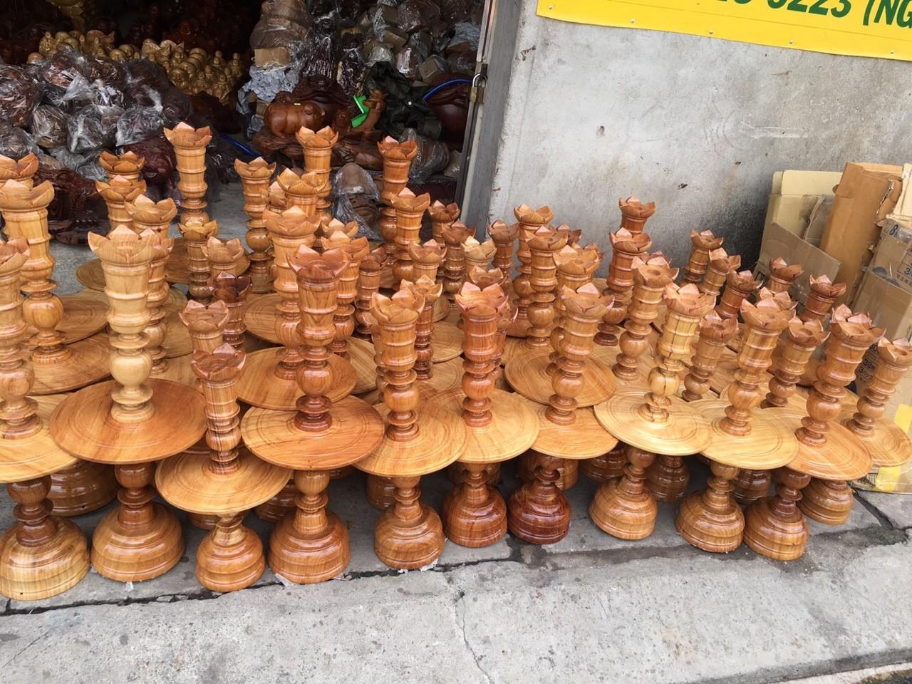 Cặp Chân Đèn Thờ Gỗ Gỏ Cao 30Cm