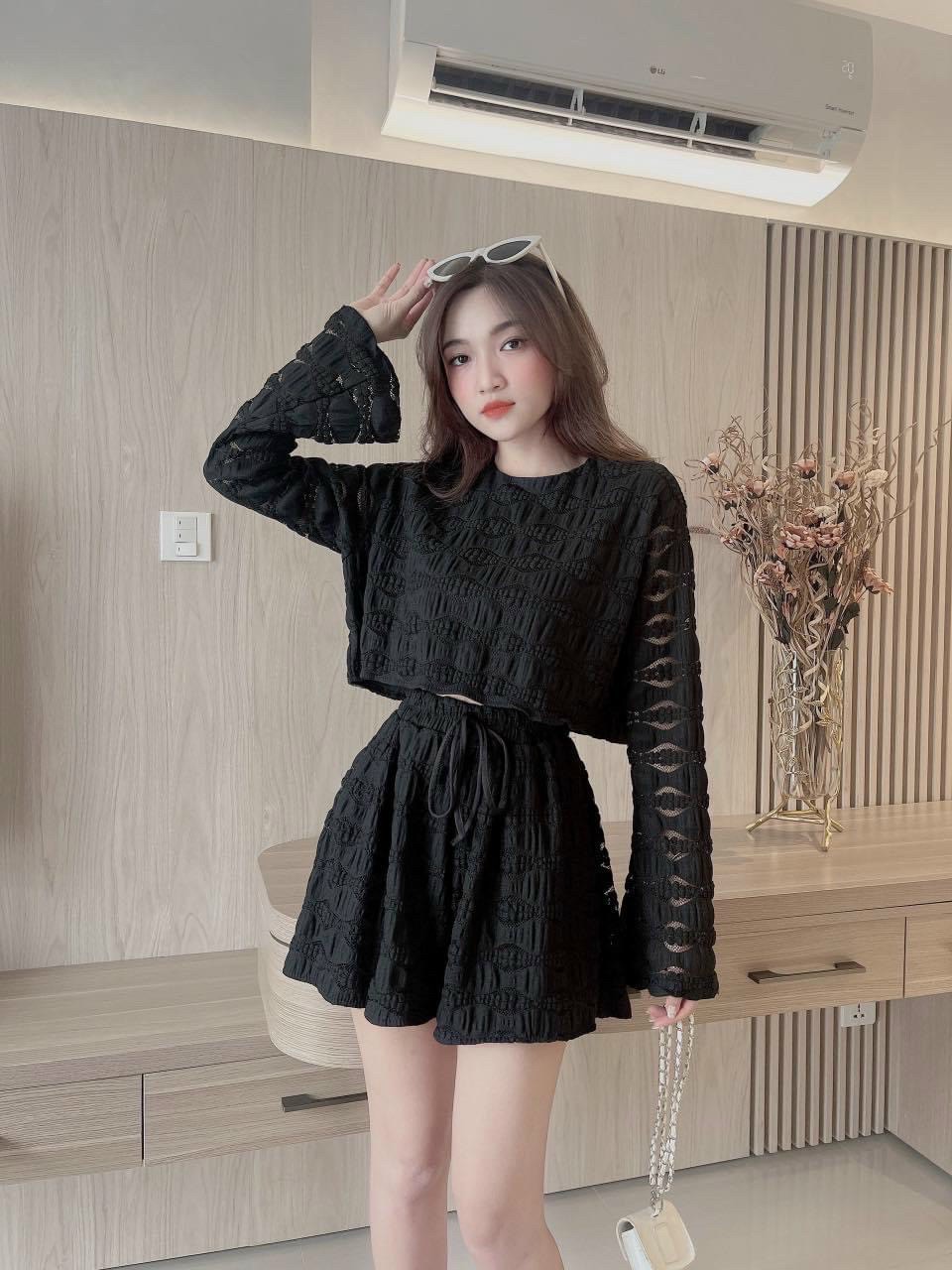 Sét bộ áo croptop tay dài ống loe + quần ống rộng phối họa tiết cách điệu dây buộc eo xịn sò mondx71