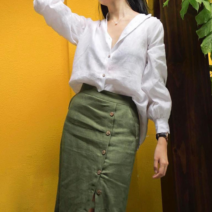 Chân váy bút chì phối khuy vải linen bột premium
