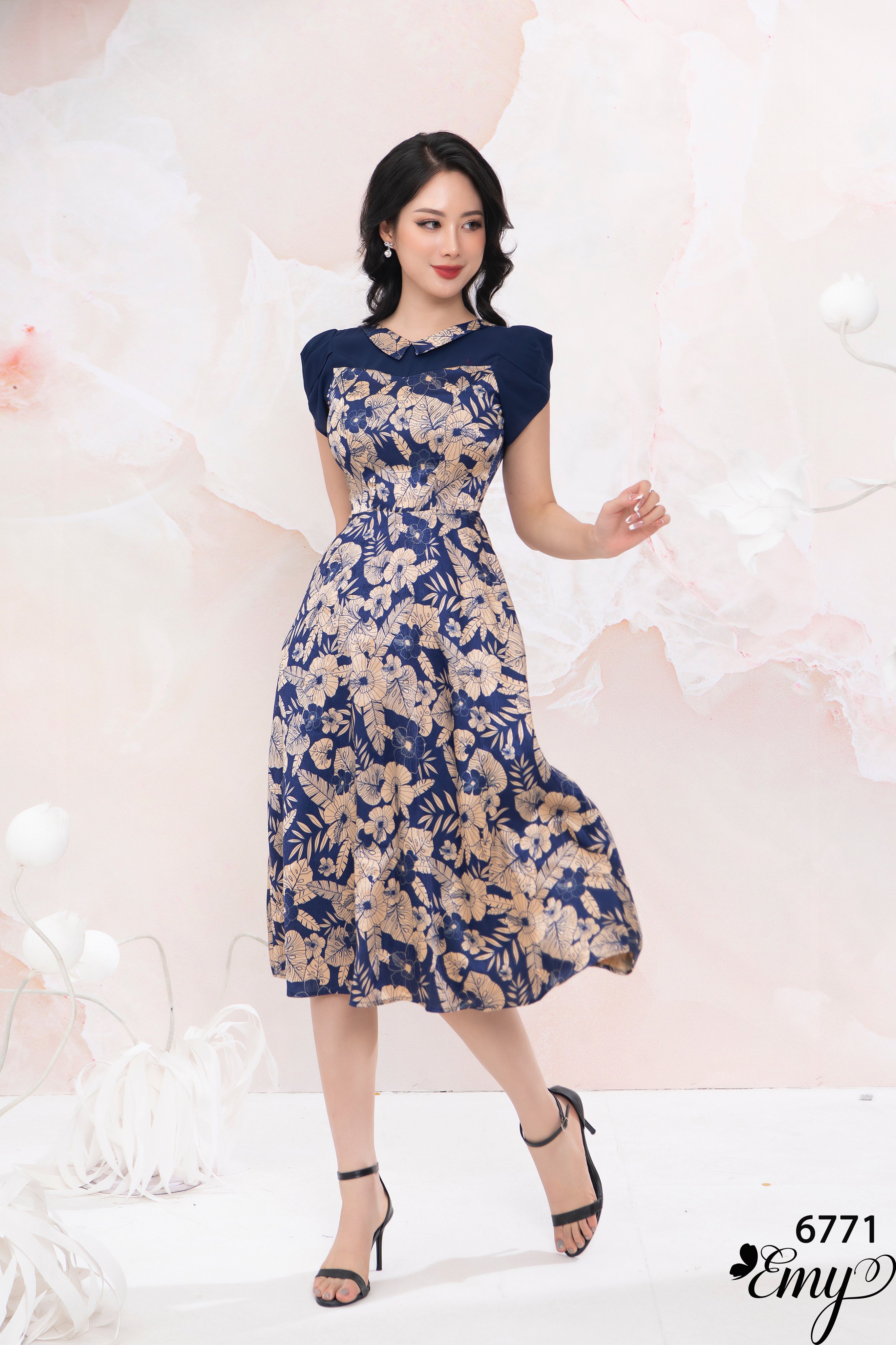 Đầm EMY EM6771 Xoè HT Lá Cổ V