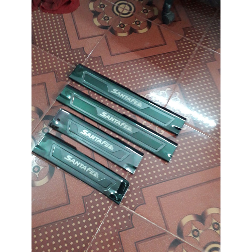 Nẹp bước chân trong santafe 2013-2018