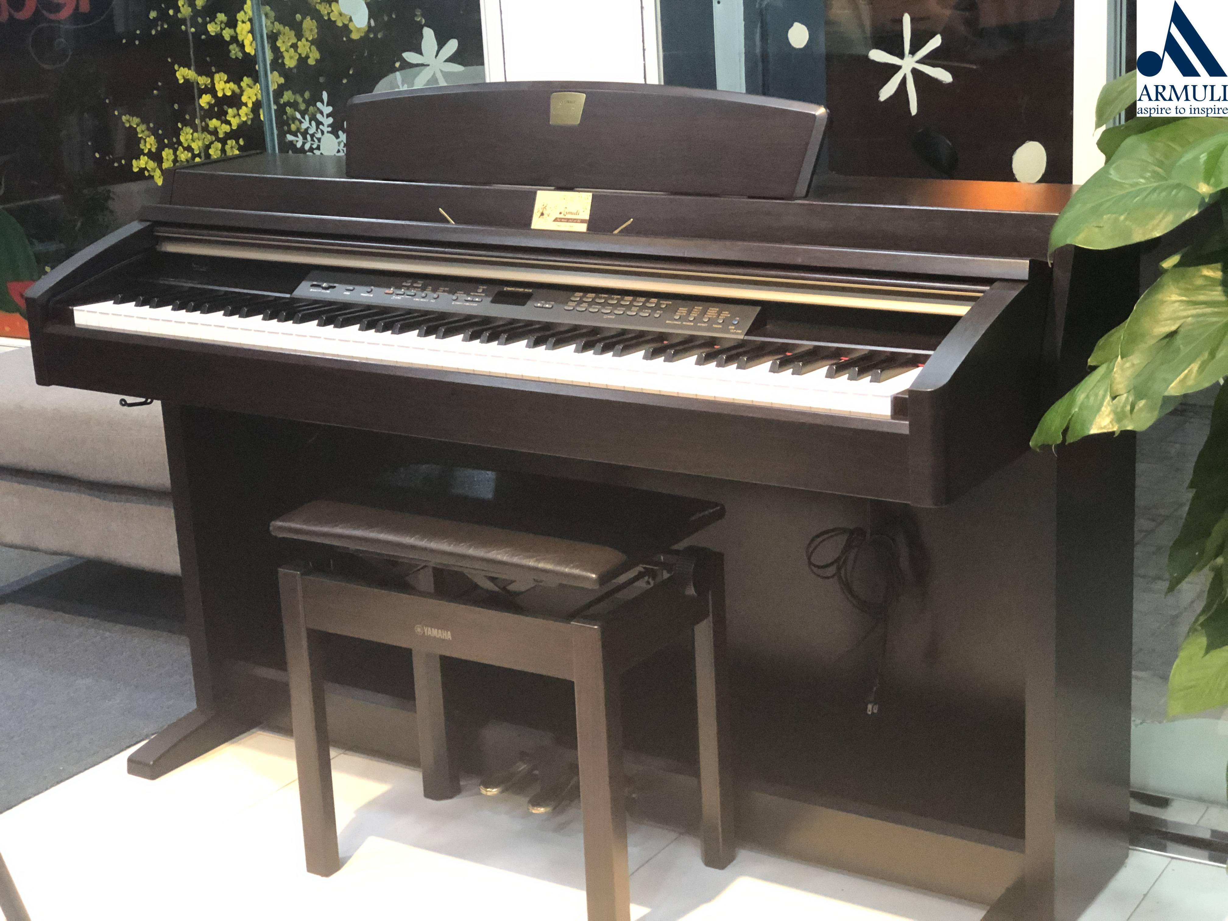 Đàn Piano Điện Yamaha CLP-240R.