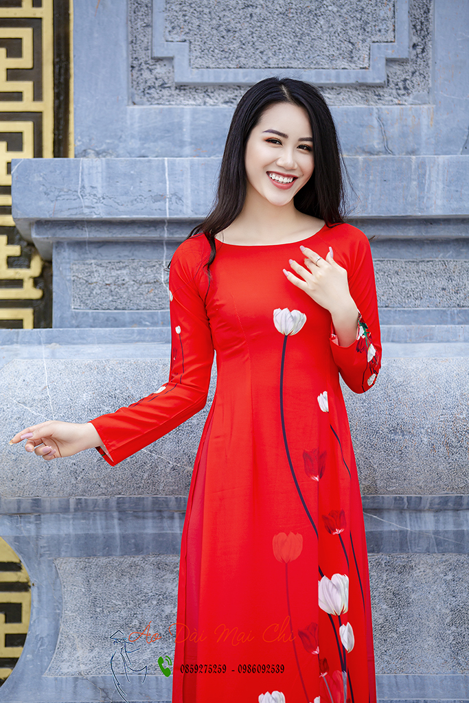 Bộ áo dài truyền thống họa tiết hoa tulip màu đỏ (Áo cổ bẻ thuyền tay dài)