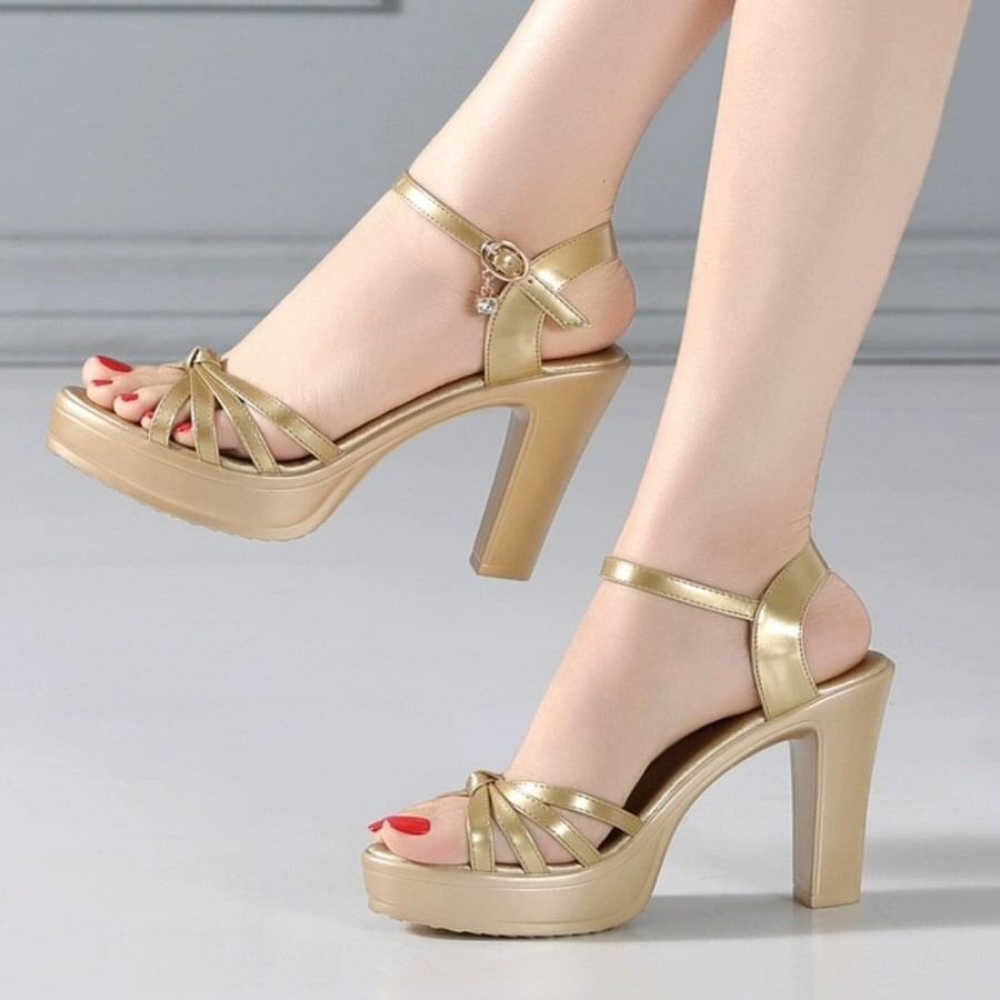 High-Quality 10F Strappy High-Heeled Sandals
