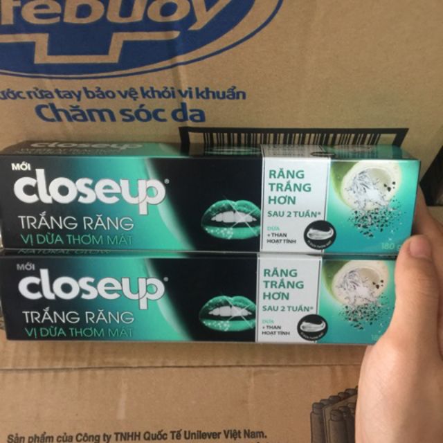 Kem Đánh Răng Closeup Trắng Răng Vị Dừa Thơm Mát 180g