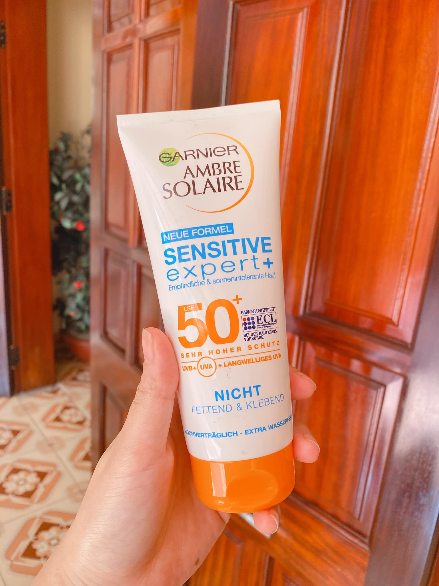 (Review) Kem chống nắng thảo dược Garnier Đức