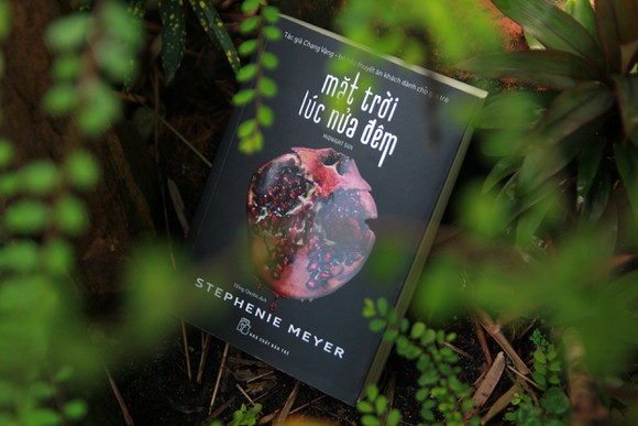 Mặt Trời Lúc Nửa Đêm - Stephanie Meyer