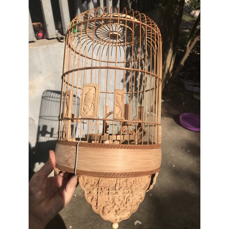 Lồng chim khuyên tre đục tinh xảo