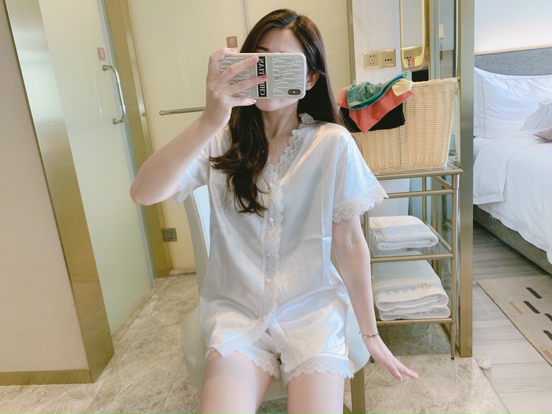 Sét Bộ Satin Cúc Cườm Mặc Nhà Siêu Đẹp