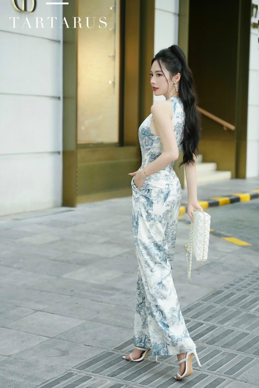 Jum cổ yếm ống suông sang chảnh