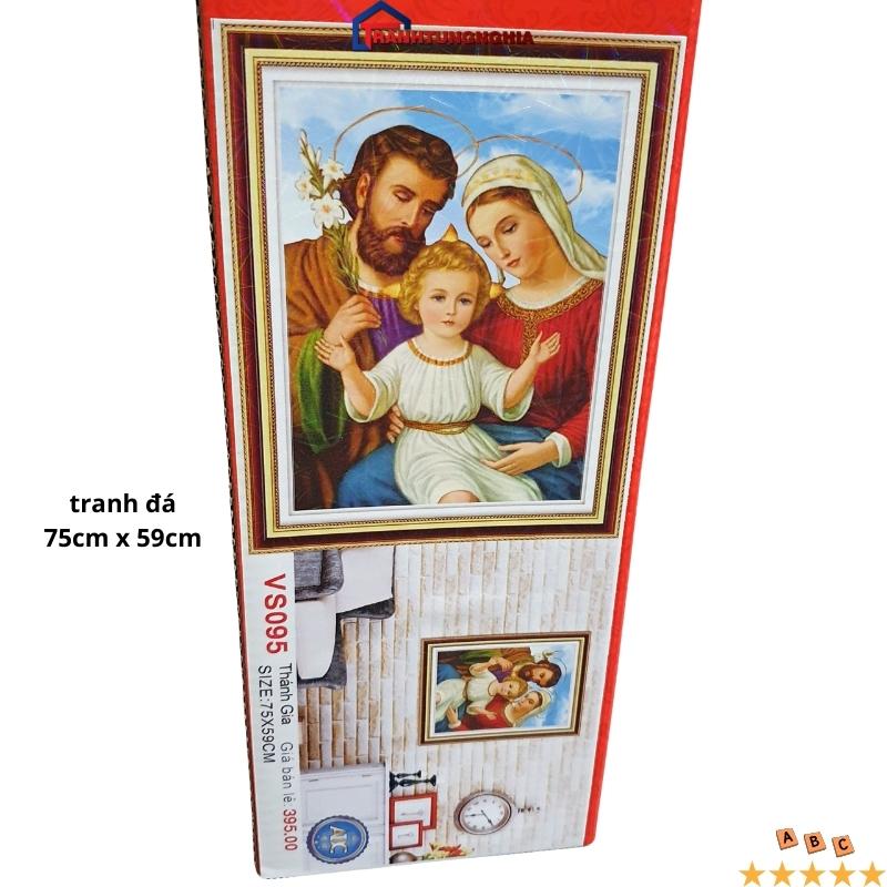 Tranh đính đá DF2311 VS095 (59cm x 75cm), tranh thêu chữ thập gia đình thánh gia DV6464 A608 (51cm x 65cm)