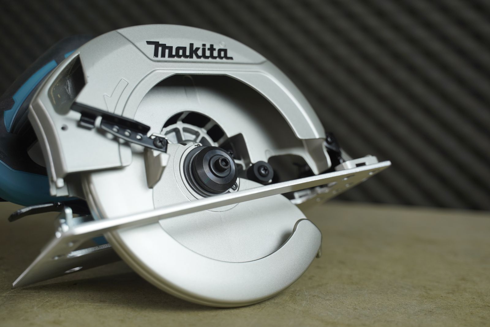 MÁY CƯA ĐĨA MAKITA HS7600