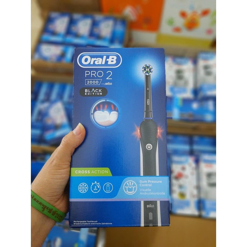 Bàn chải điện Oral B Pro 2 2000