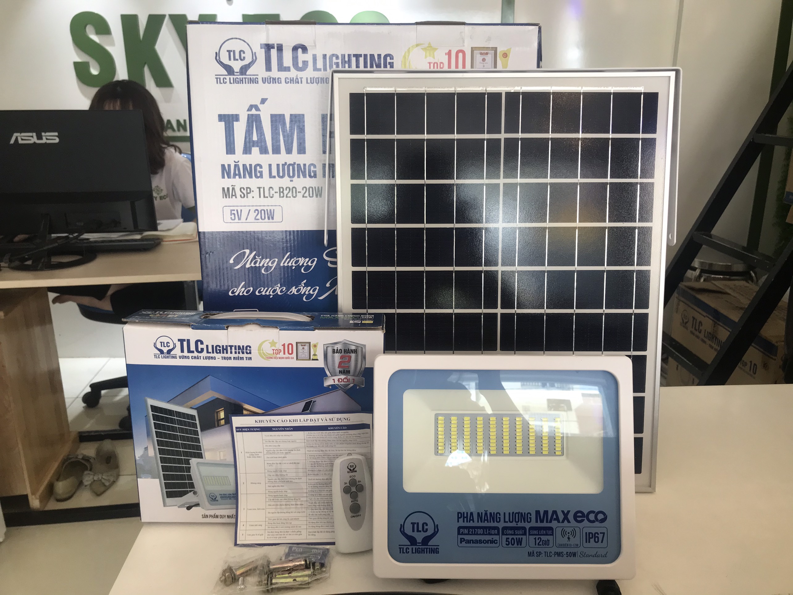 Đèn pha Năng Lượng Mặt Trời Max Eco TLC 50W