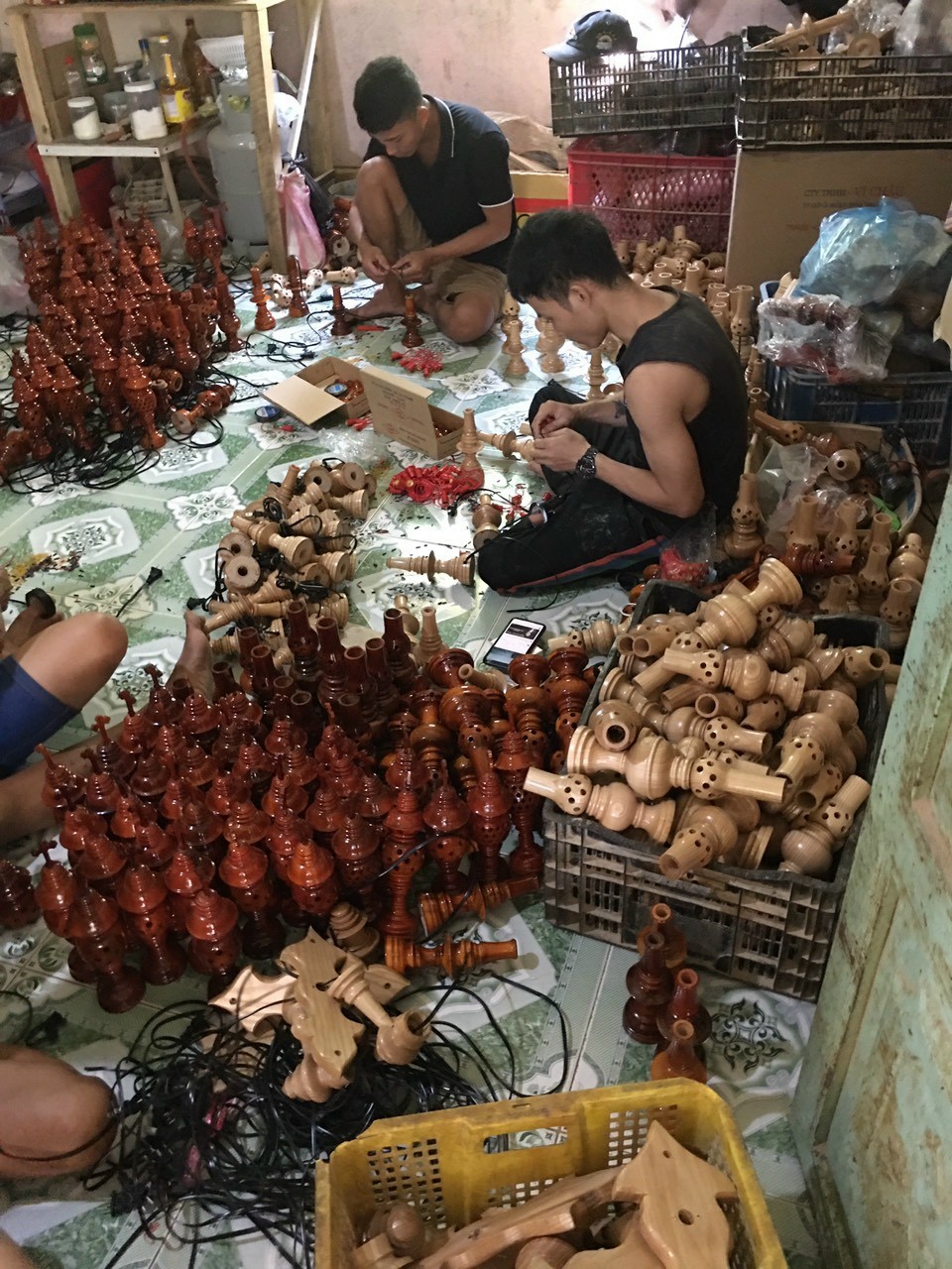 Đèn thờ gỗ  tự nhiên cao cấp để ban ( một đôi )