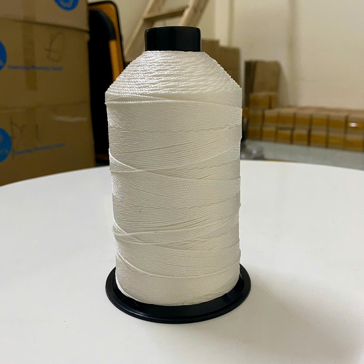 Chỉ khâu giày dép chuyên dụng (Màu trắng)
