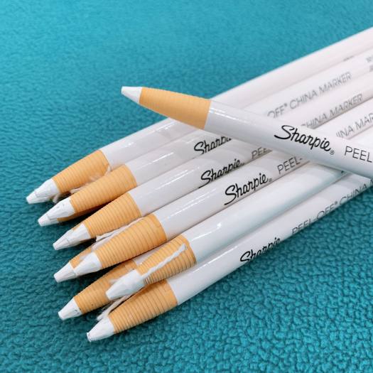 Chì đá Sharpie định hình môi, mày