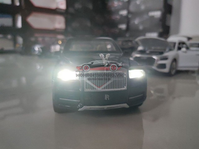 [HCM]Xe mô hình Rolls Royce Cullinan tỉ lệ 1:24 màu đen