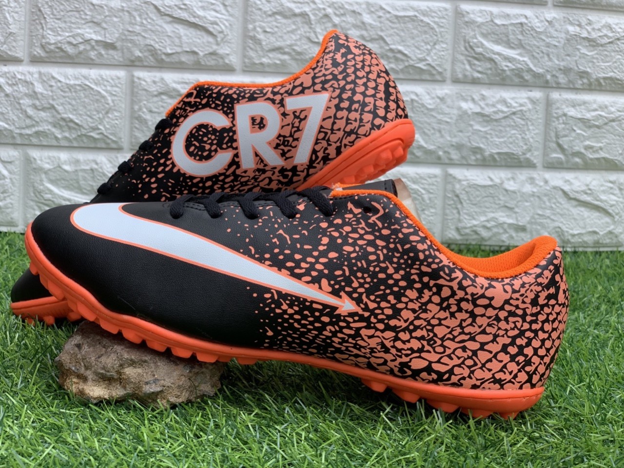 Giày Đá Bóng nhẹ êm CR7
