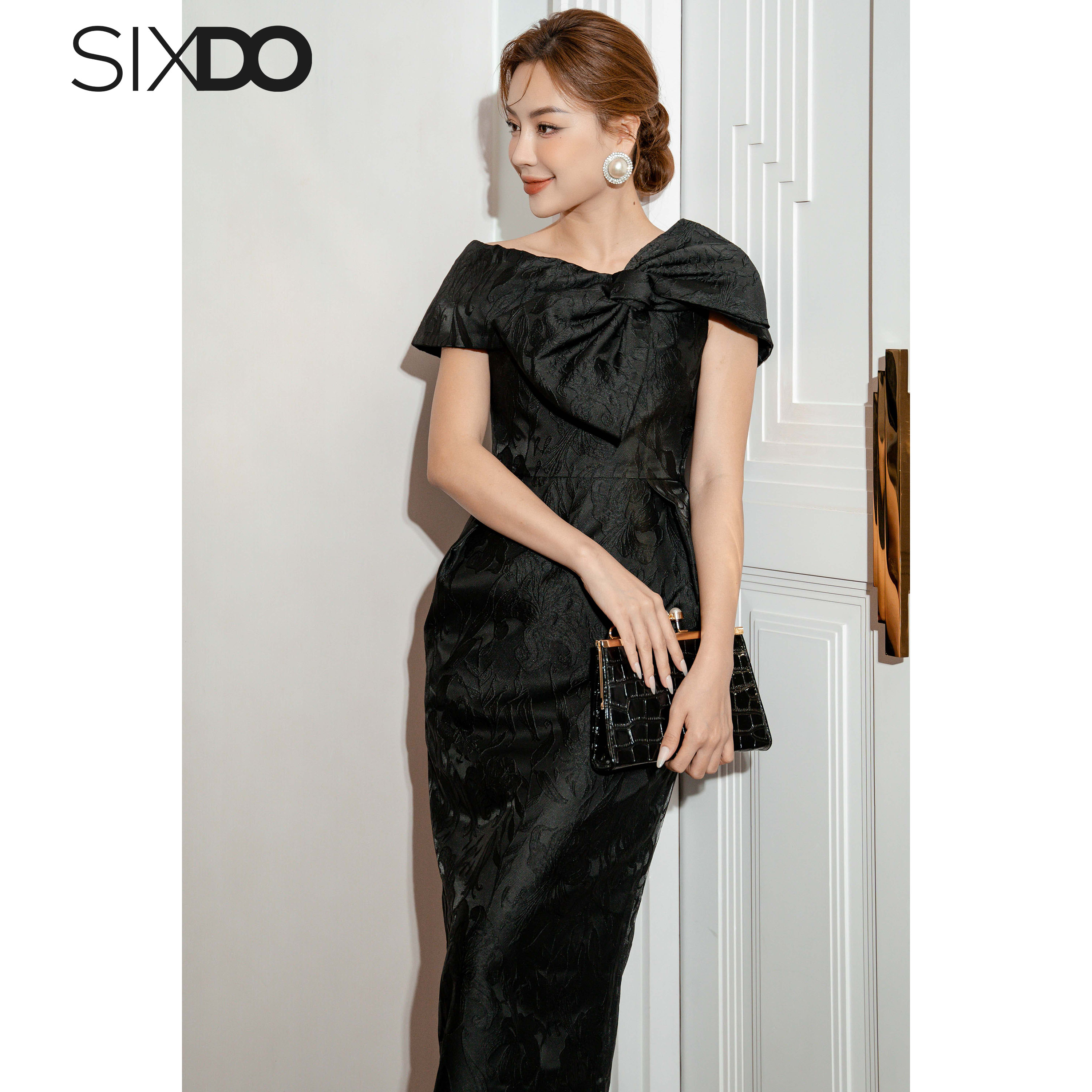 Đầm gấm trễ vai phối nơ SIXDO (Black Off-shoulder Midi Brocade Dress)