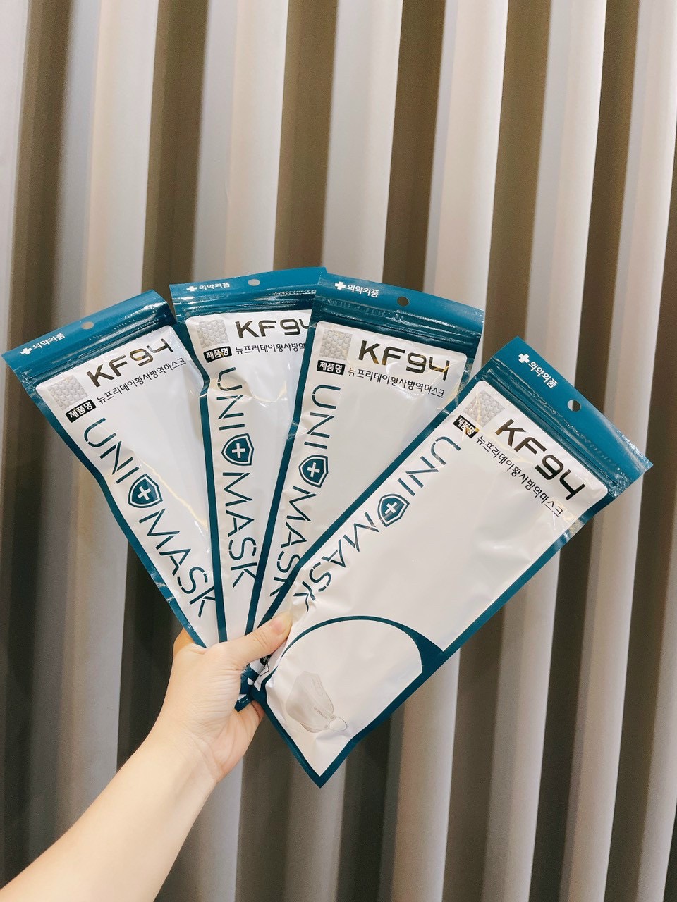 Thùng khẩu trang KF94 Hàn Quốc [Combo 300c]
