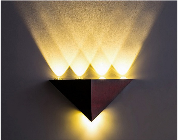 Đèn led trang trí gắn tường tam giác 4 mắt led