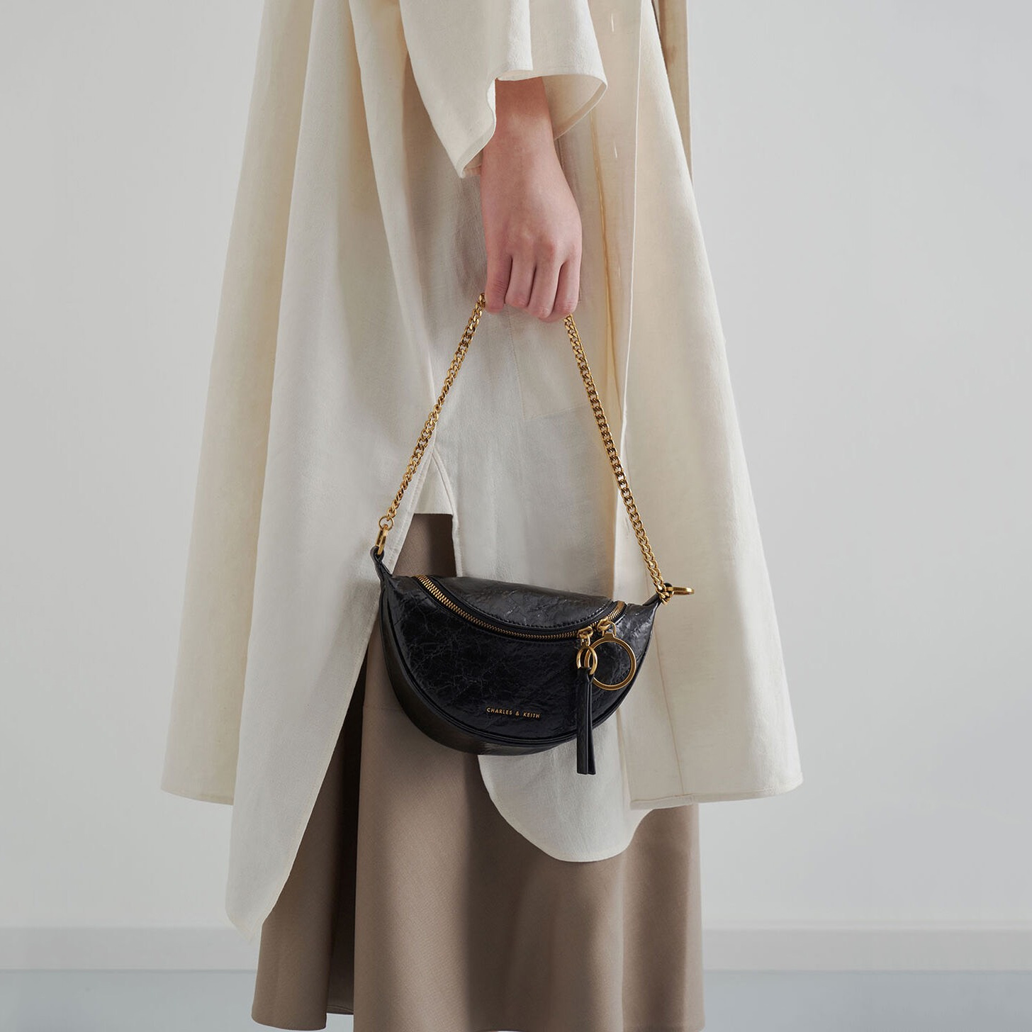Túi Charles & keith bán nguyệt cực hót