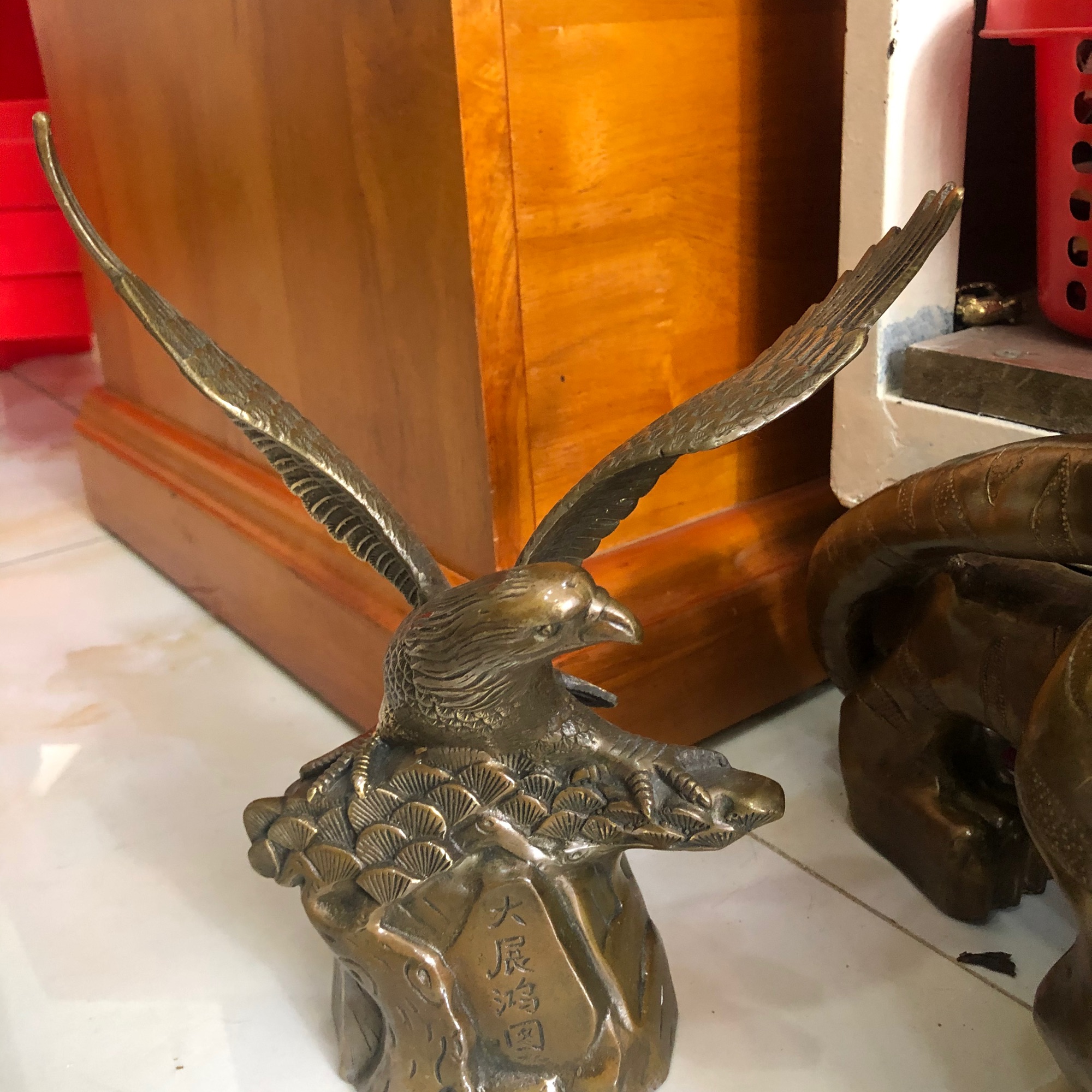 Chim đại bàng bằng đồng phong thuỷ