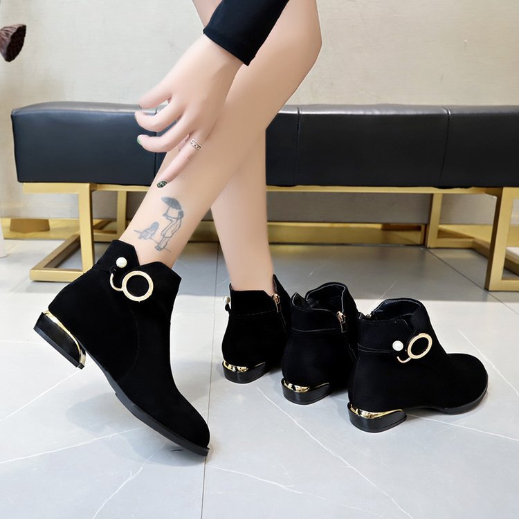 Giày boot nữ da lộn cá tính màu đen B165