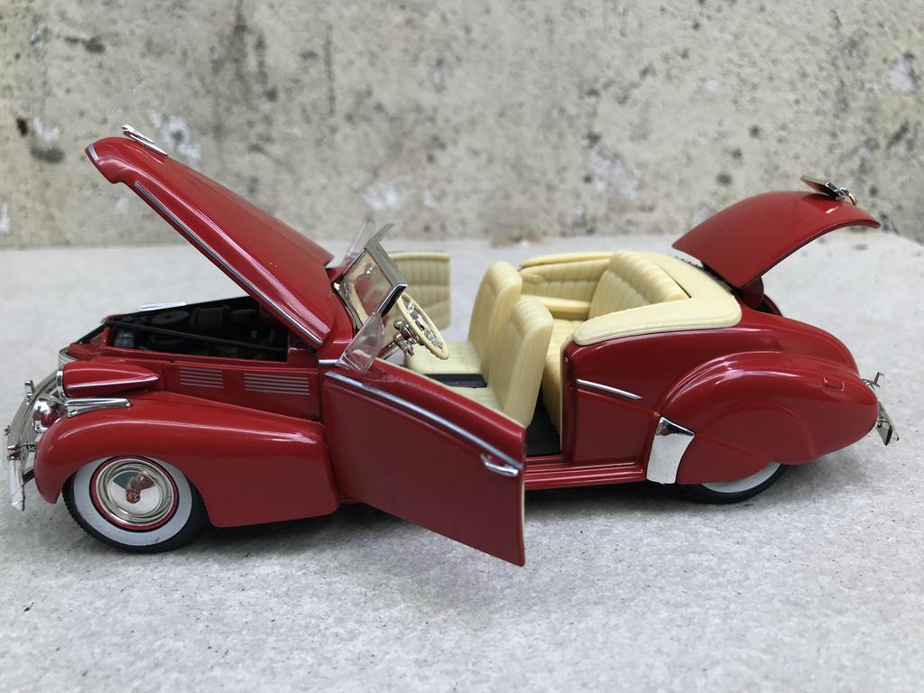 [HCM]Mô hình xe cổ Cadillac Series 62 1940 - 1:32