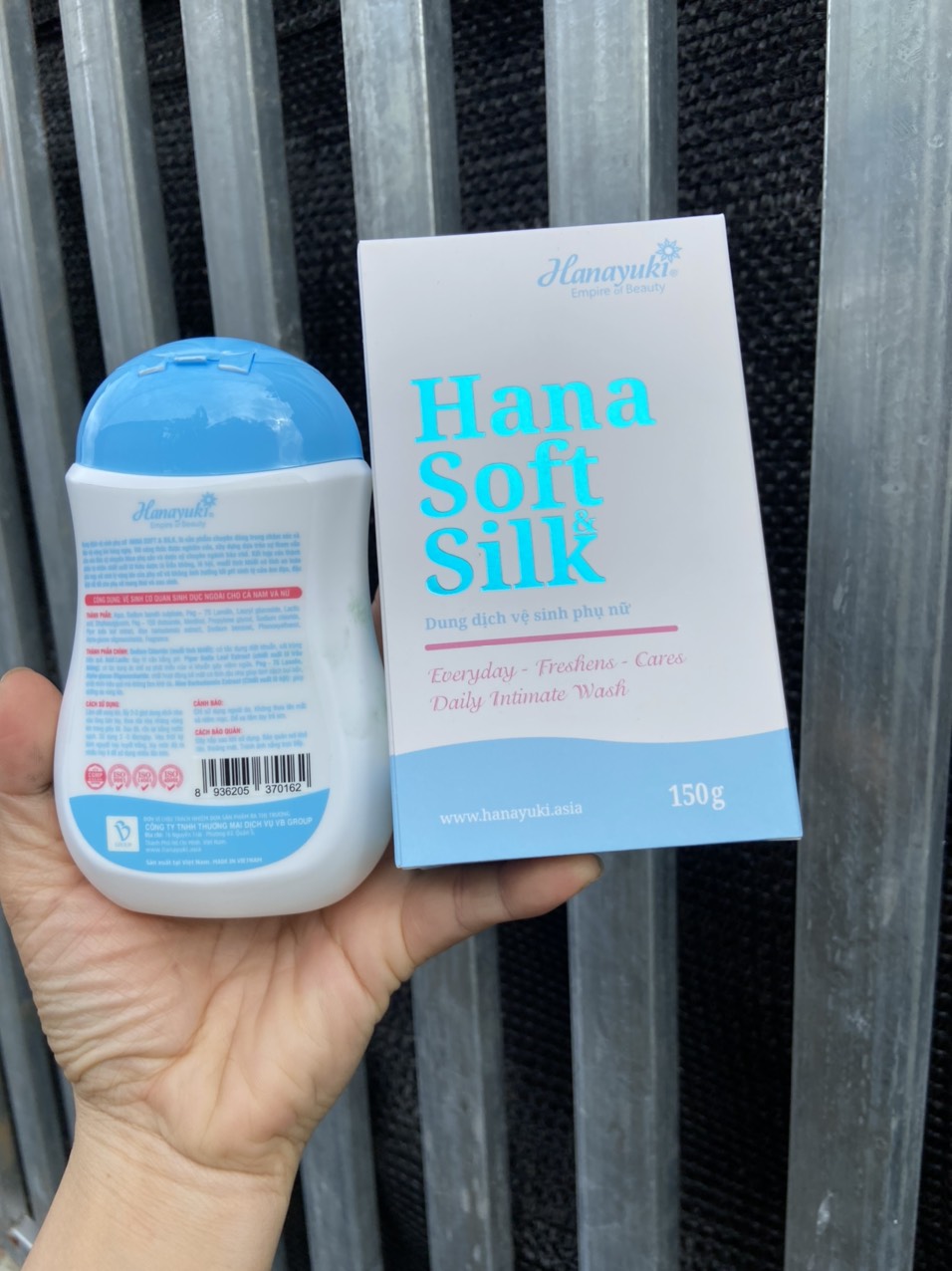 Dung dịch vệ sinh phụ nữ Hana Soft & Silk