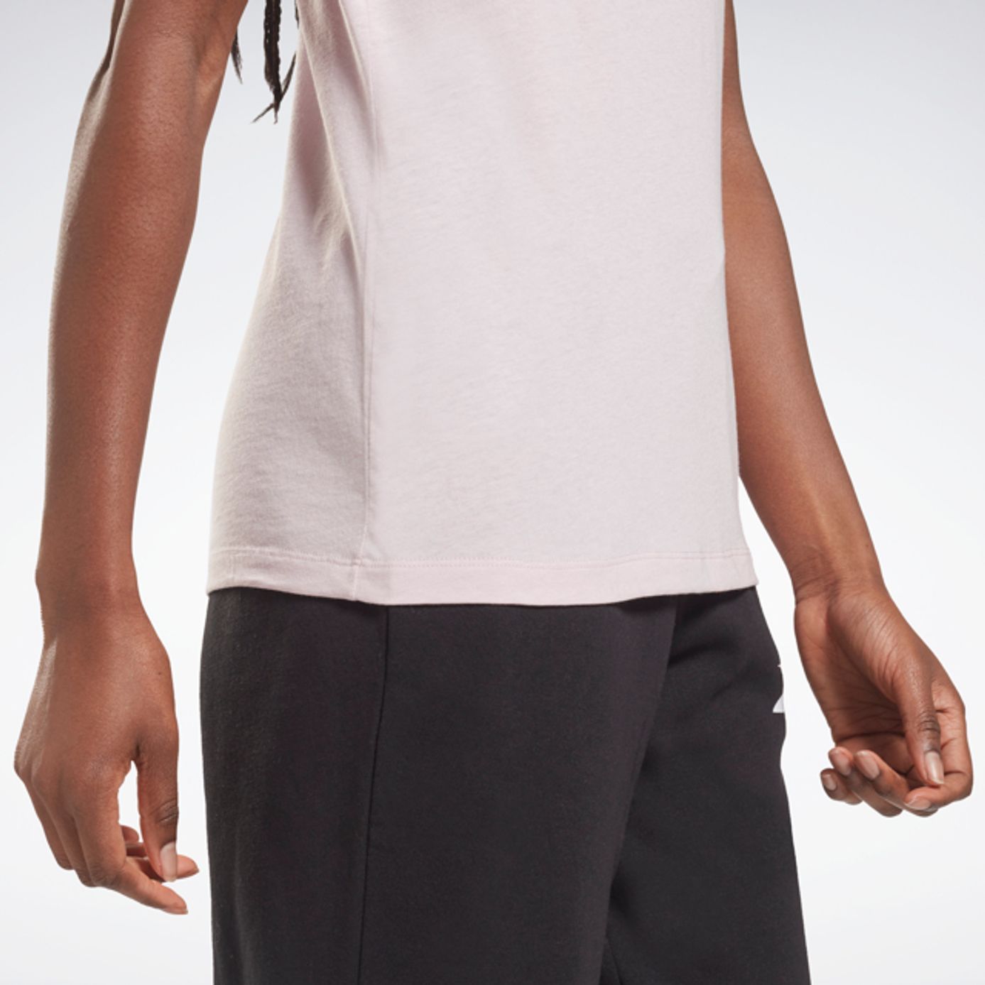 Reebok Áo Nữ Training Essential Graphic Tee frost berry H50981