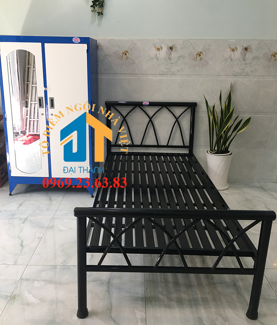 Giường sắt tròn cao cấp đen chéo kích thước 1m