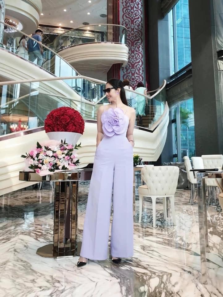 Jumpsuit thiết kế hoa 3D