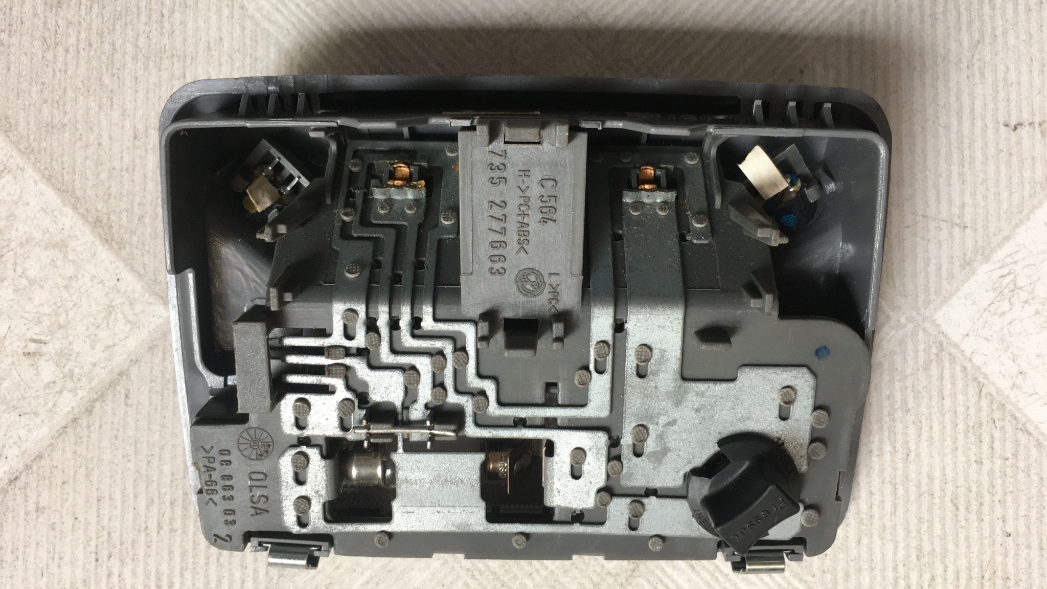 Đèn trần trước Fiat Albea