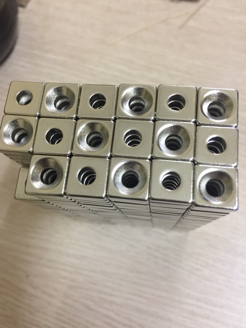 Nam châm 10x10x4 có lỗ ( set 100 viên)