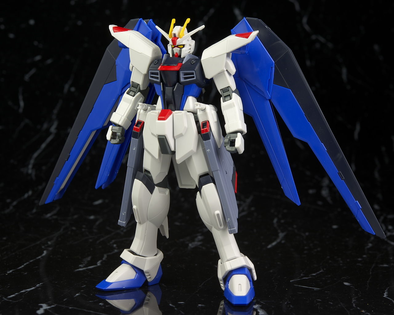 Bô mô hình Gundam HG 1/144 Strike Freedom