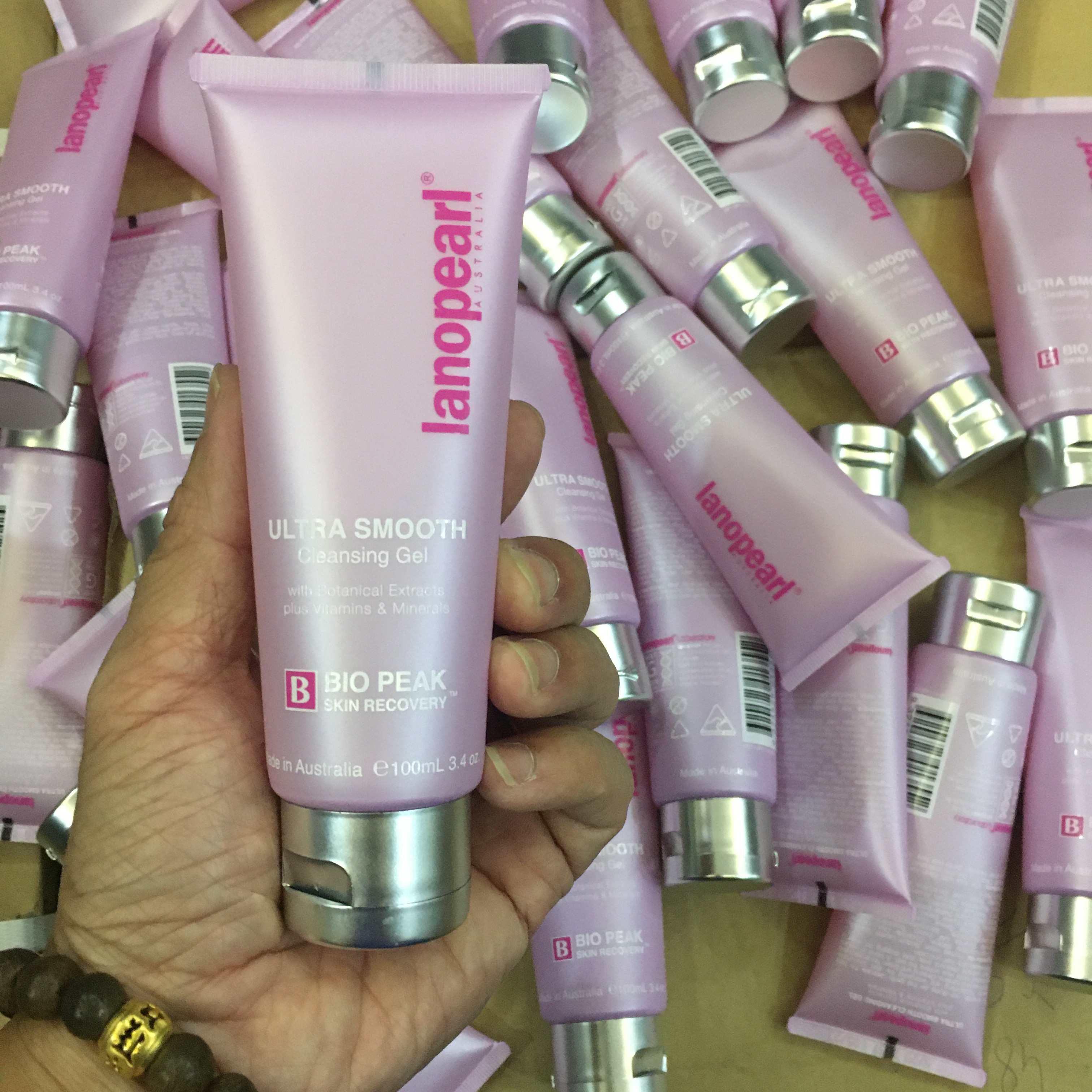 GEL RỬA MẶT LANOPEARL ULTRA SMOOTH 100ml của Úc